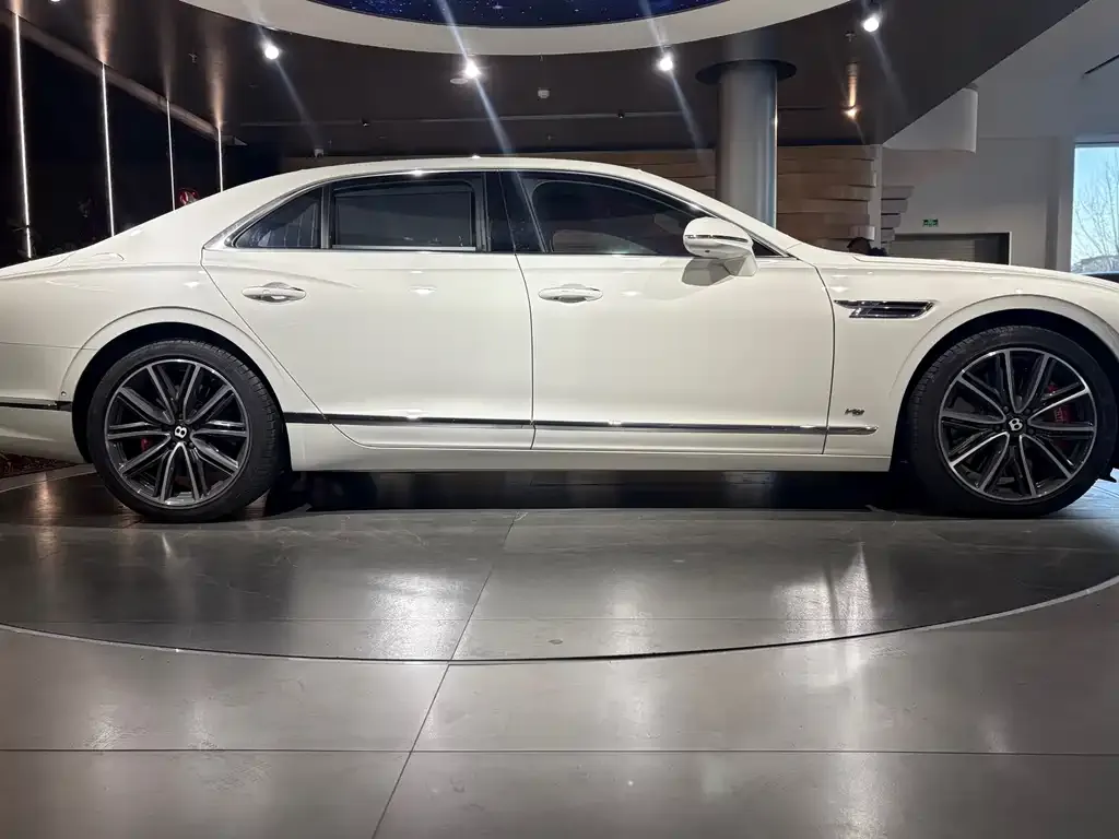 Bentley Flying Spur — фото 2