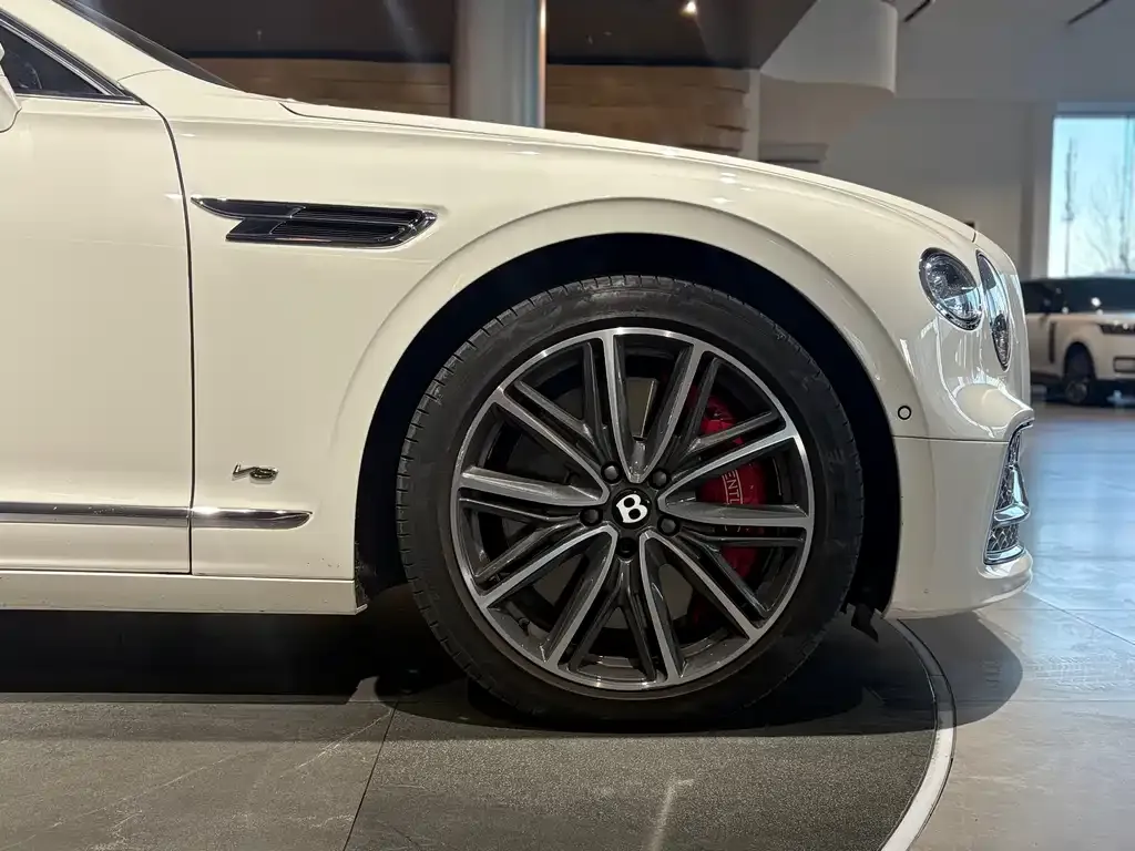 Bentley Flying Spur — фото 3