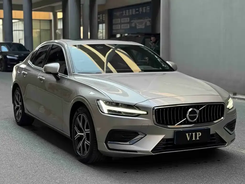 Volvo S60 — фото 7