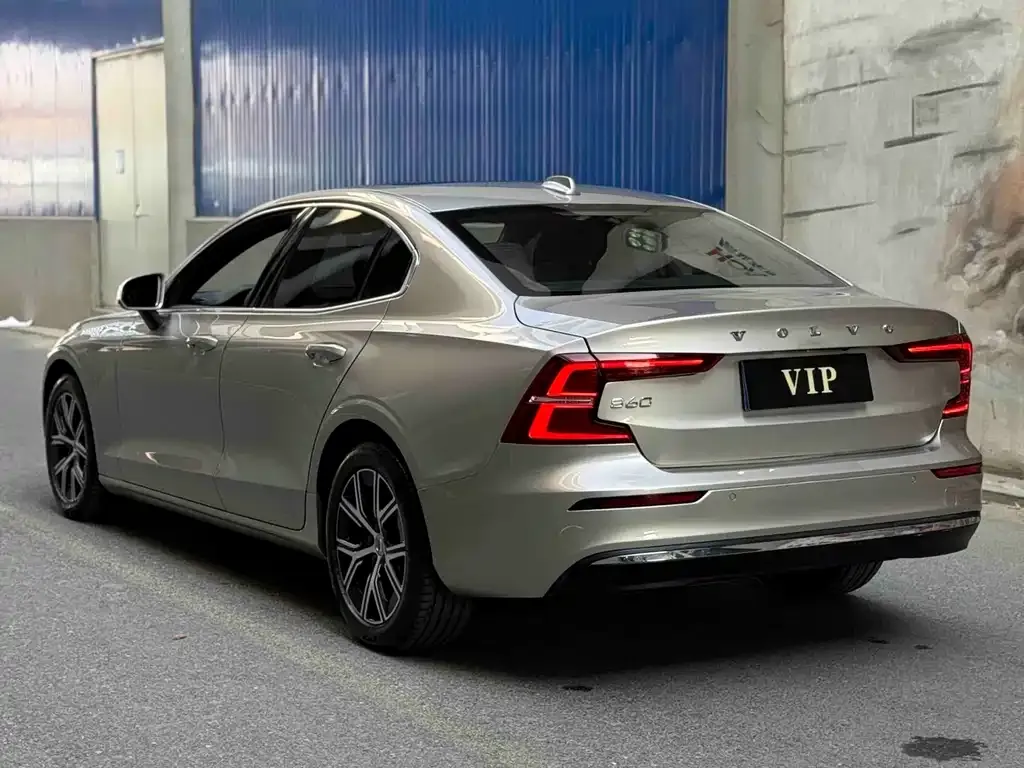 Volvo S60 — фото 10