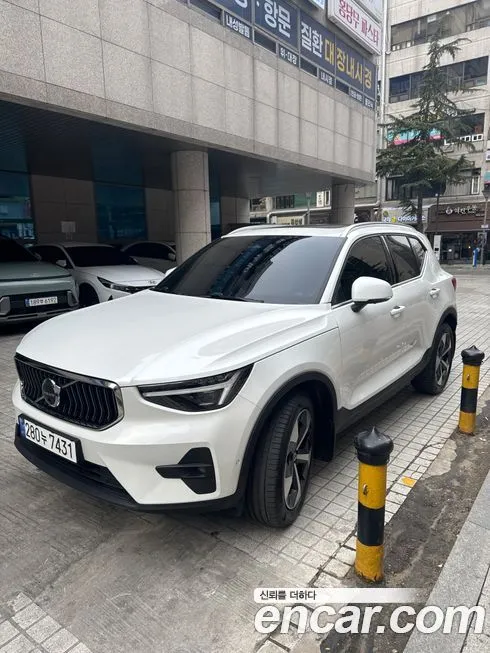 Volvo XC40 — фото 1