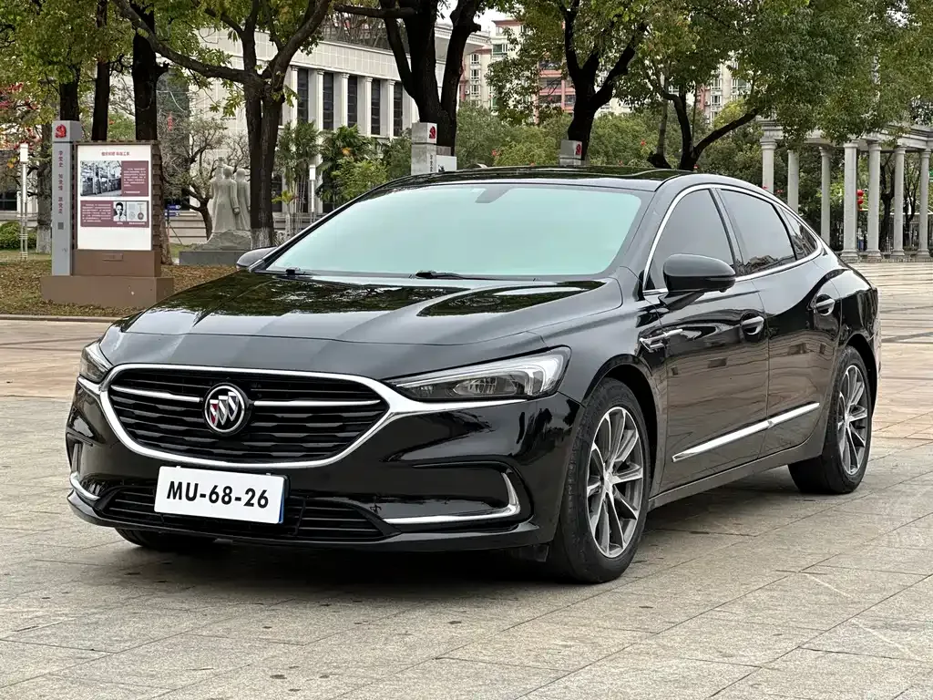 Buick LaCrosse — фото 1