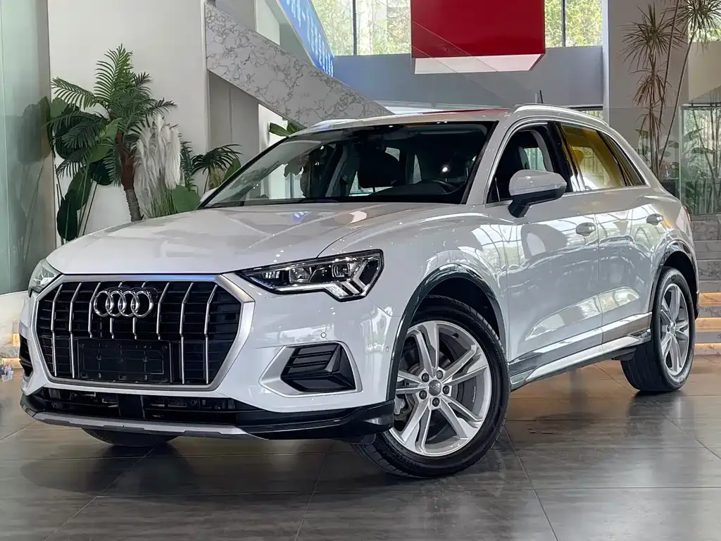 Audi Q3 — фото 1