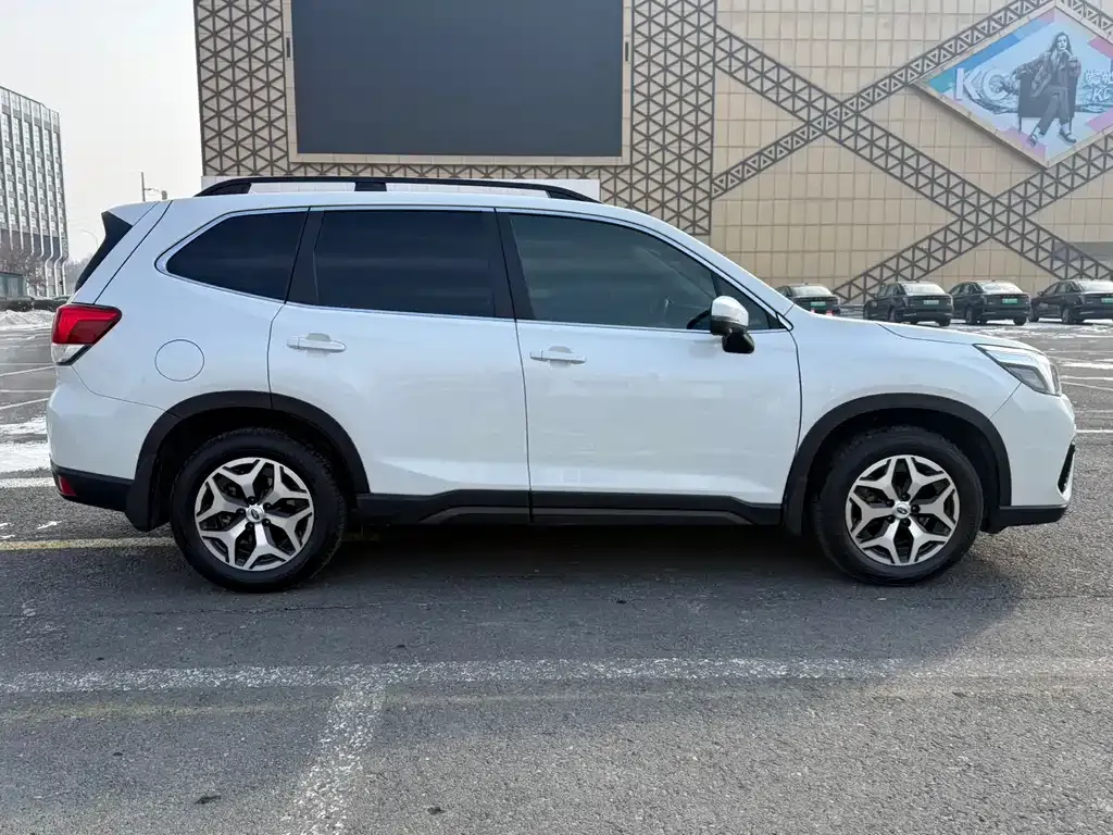 Subaru Forester — фото 8