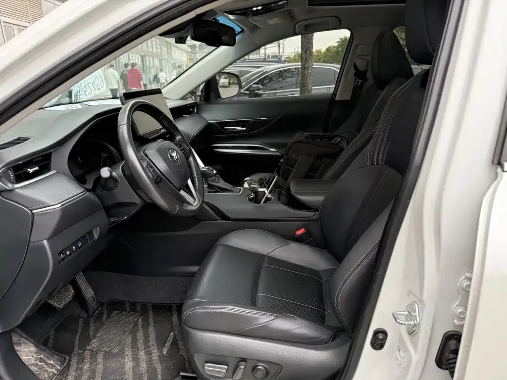 Toyota Harrier — фото 7