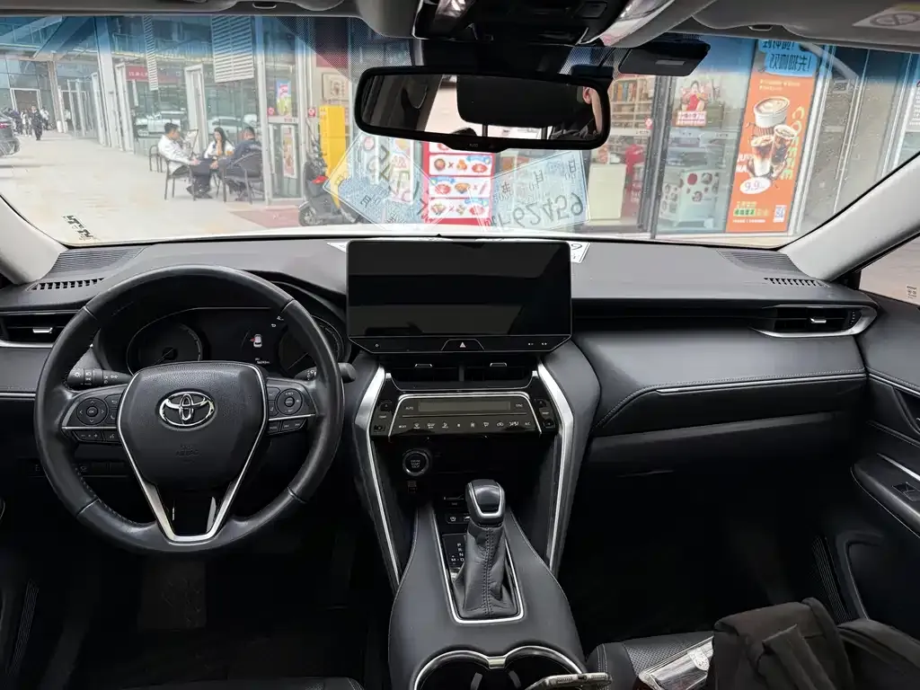 Toyota Harrier — фото 2