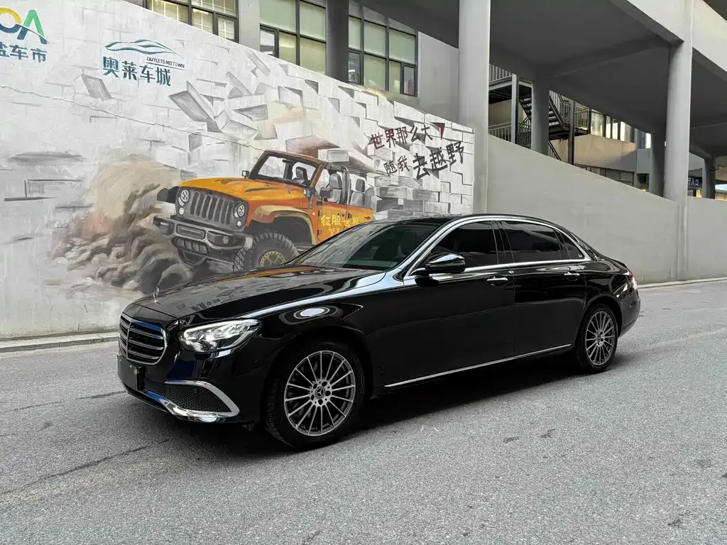 Mercedes-Benz E-Class — фото 1