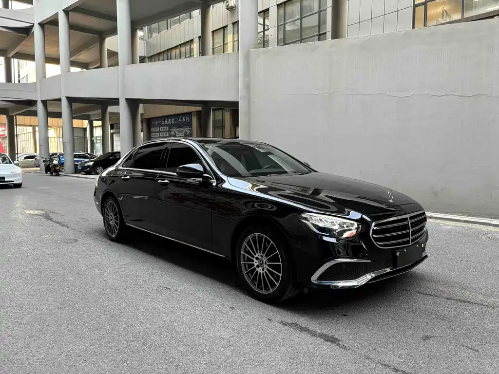 Mercedes-Benz E-Class — фото 3