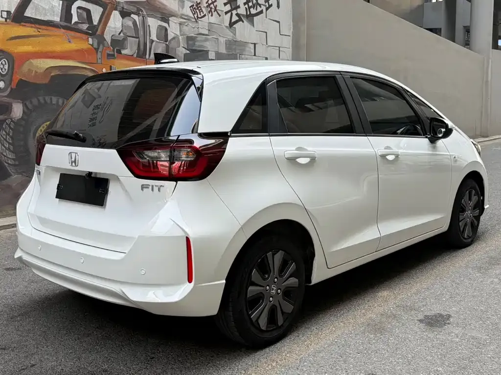 Honda Fit — фото 8