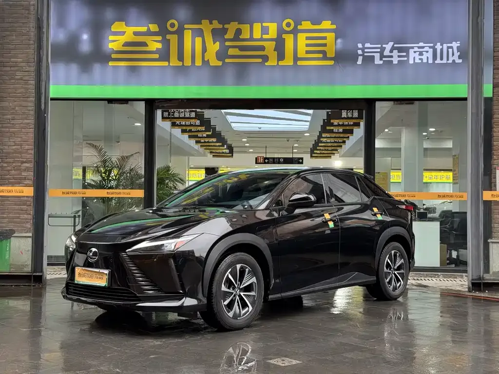 Lexus RZ — фото 1