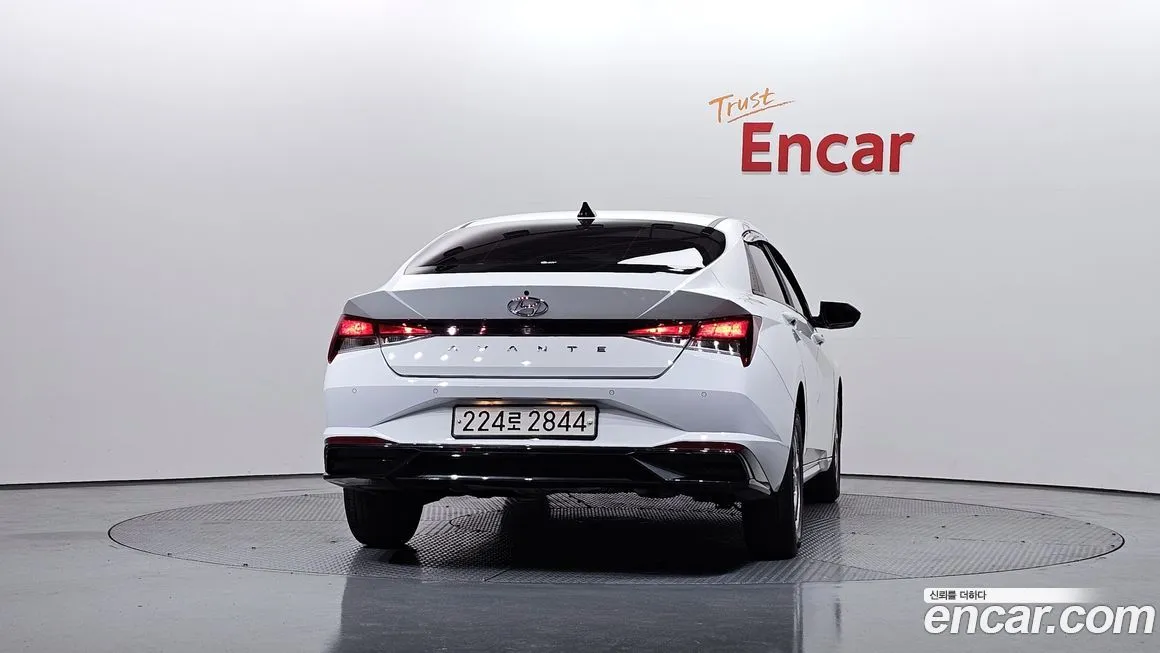 Hyundai AVANTE — фото 3