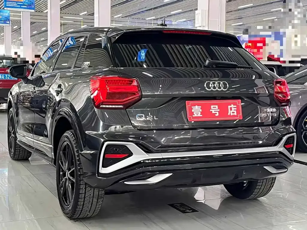 Audi Q2L — фото 9