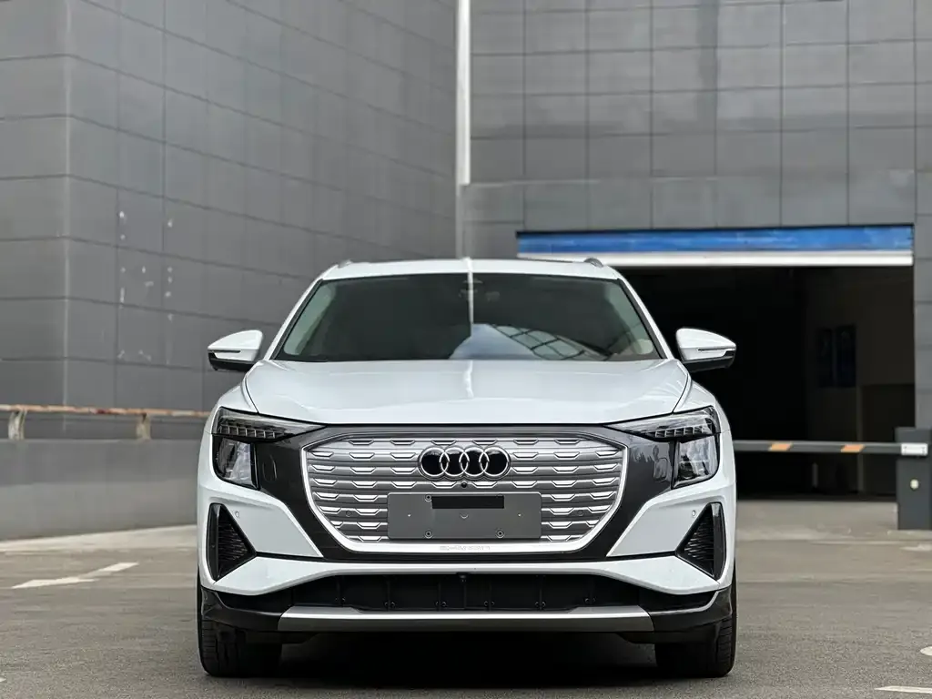 Audi Q5 e-tron — фото 2