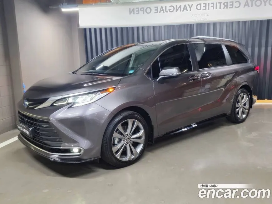 Toyota Sienna — фото 1