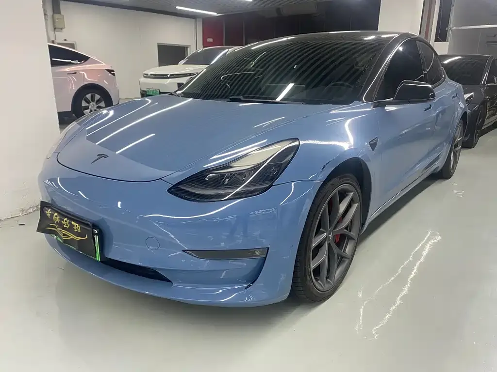 Tesla Model 3 — фото 1