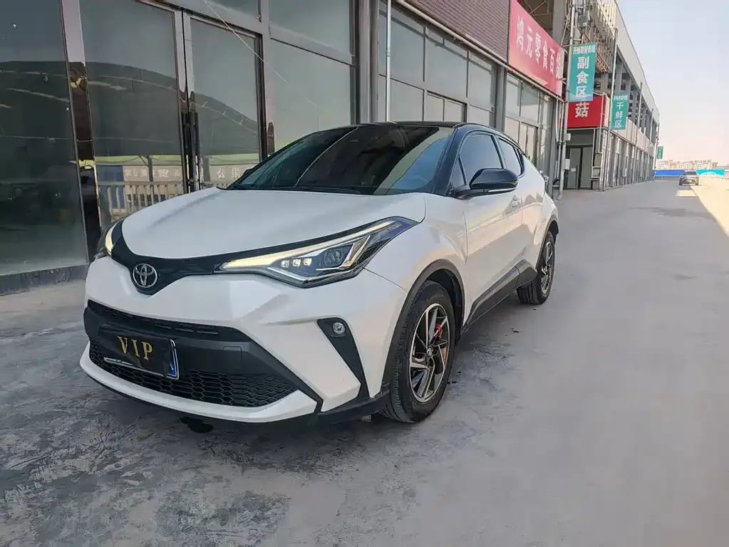 Toyota C-HR — фото 1