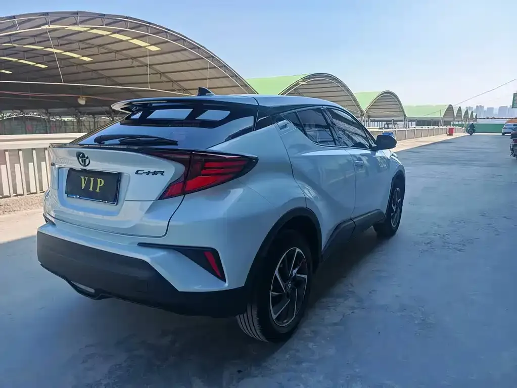 Toyota C-HR — фото 8