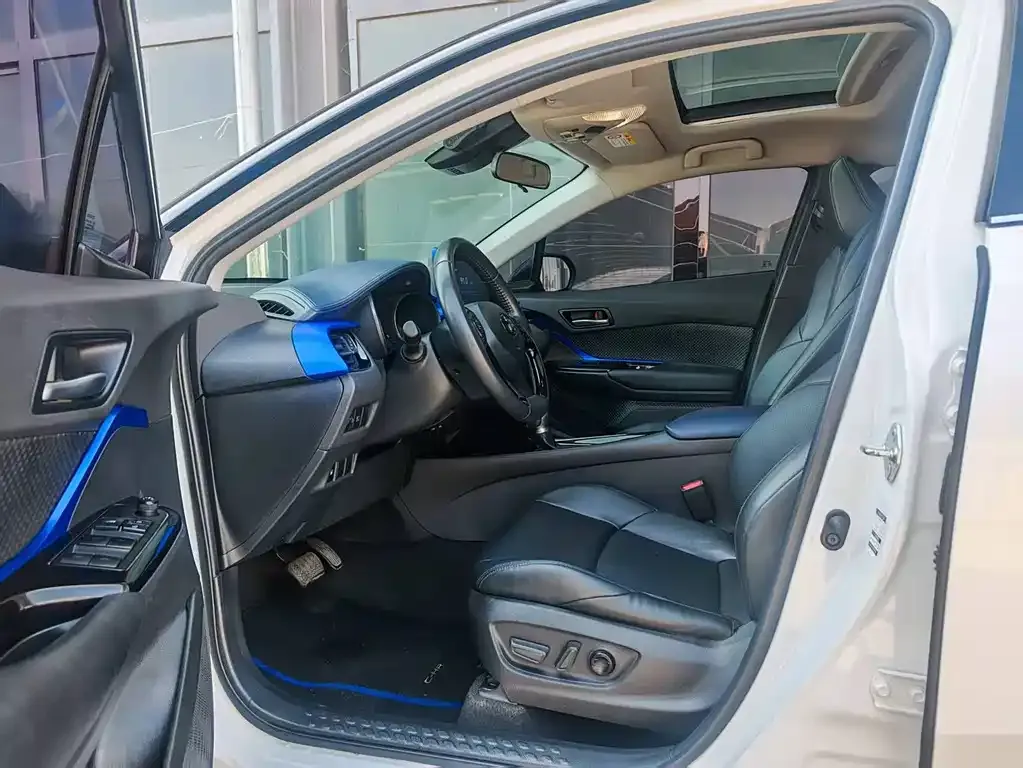 Toyota C-HR — фото 9