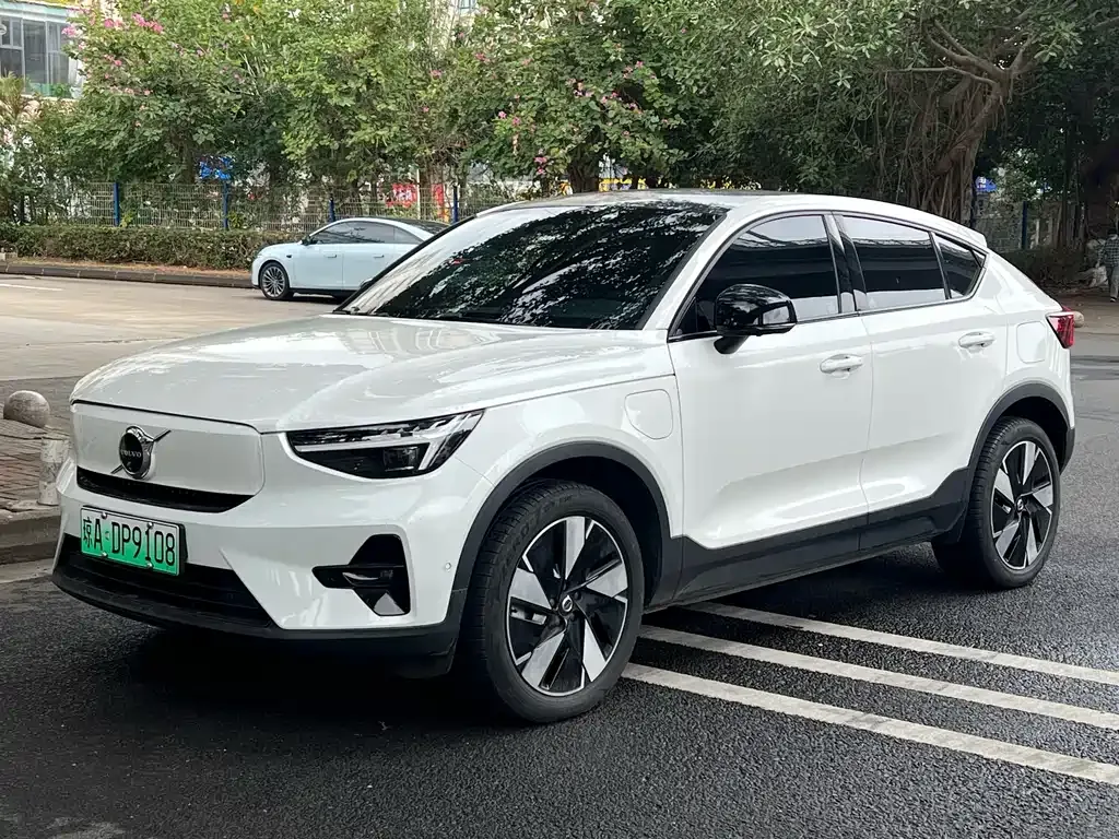 Volvo C40 — фото 1