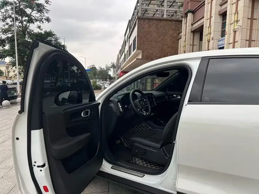 Volvo C40 — фото 2