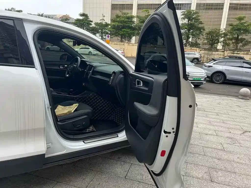 Volvo C40 — фото 10