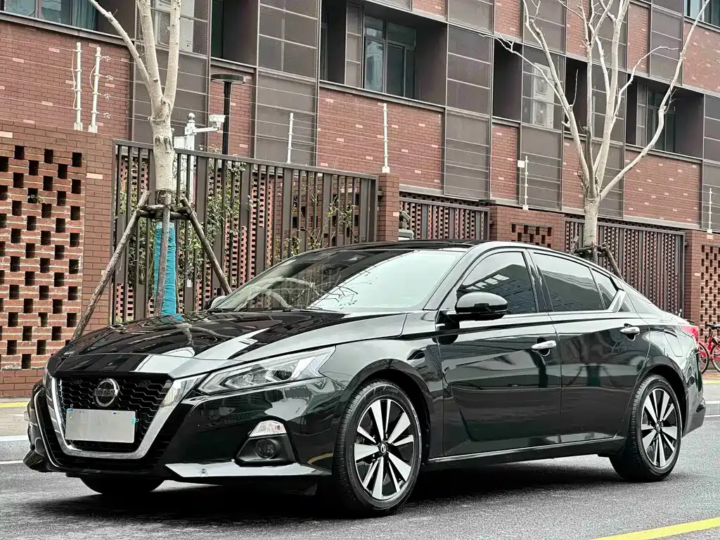 Nissan Teana — фото 1
