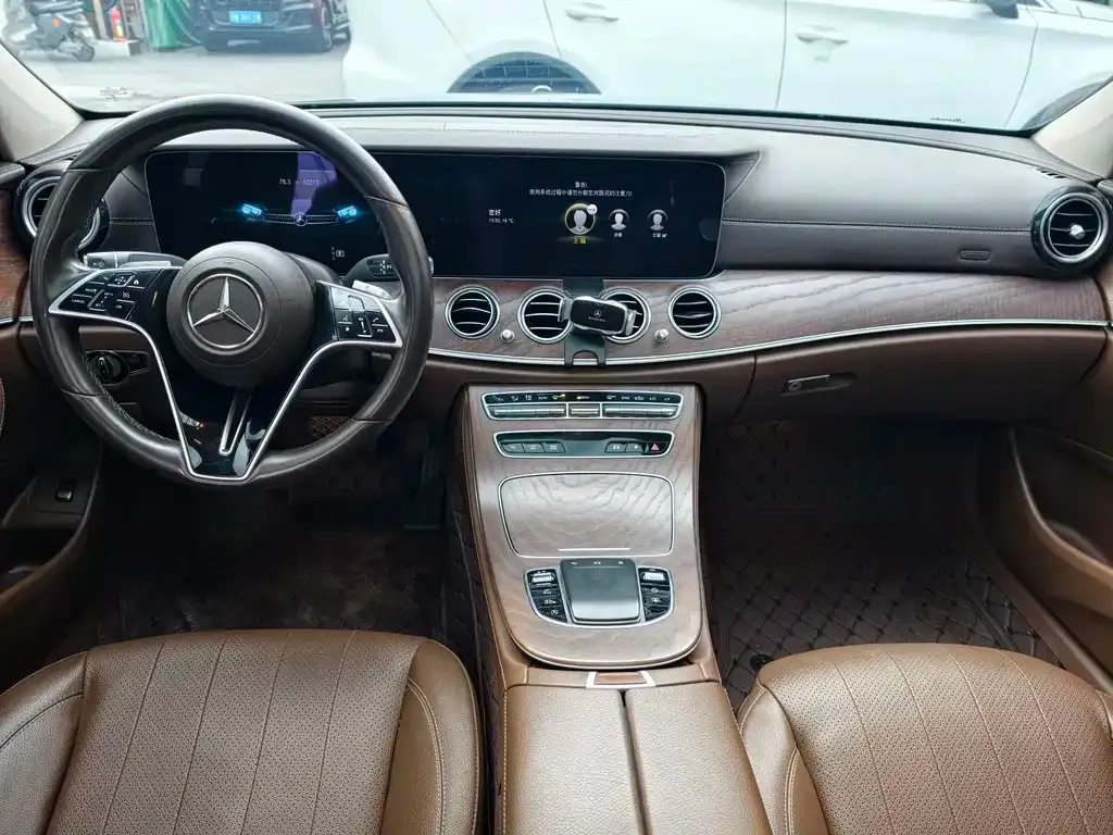 Mercedes-Benz E-Class — фото 10