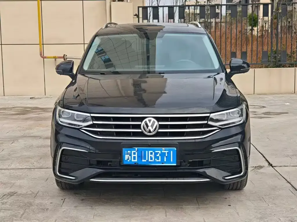 Volkswagen Tiguan L — фото 9