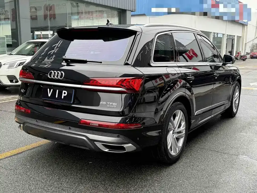 Audi Q7 — фото 9