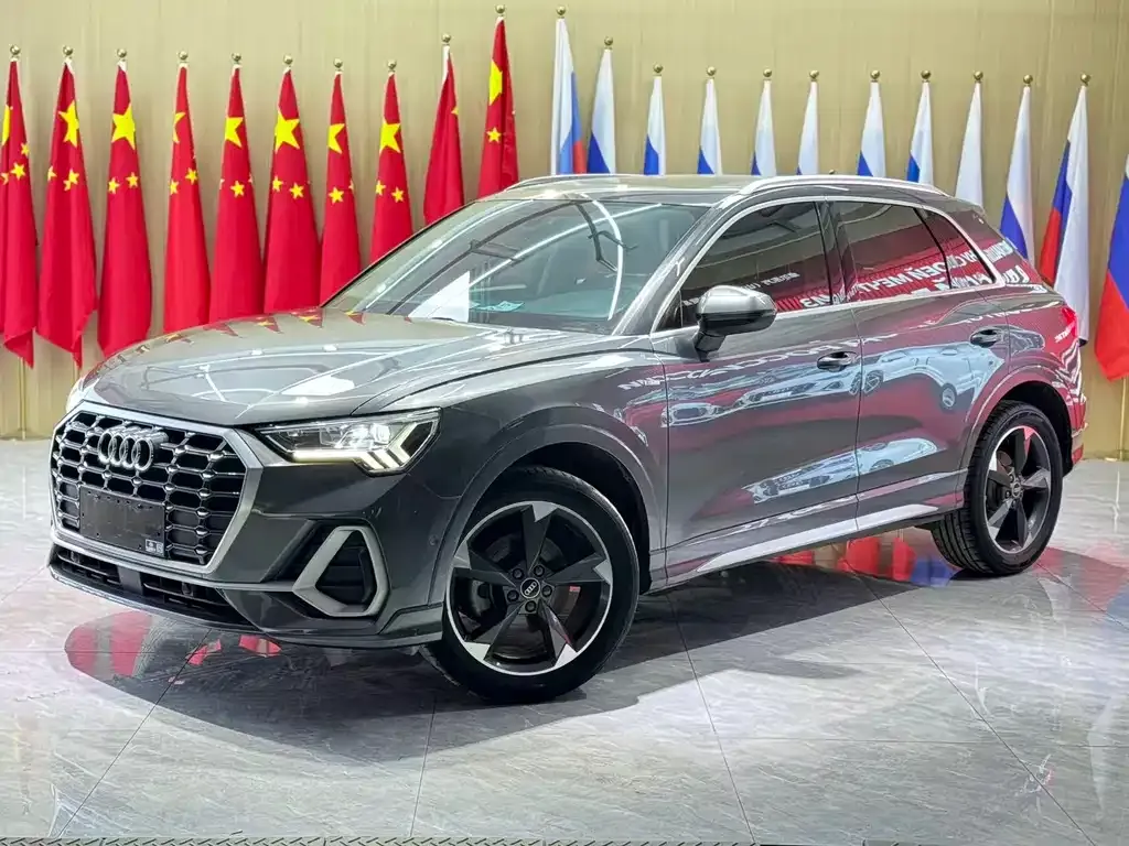 Audi Q3 — фото 1