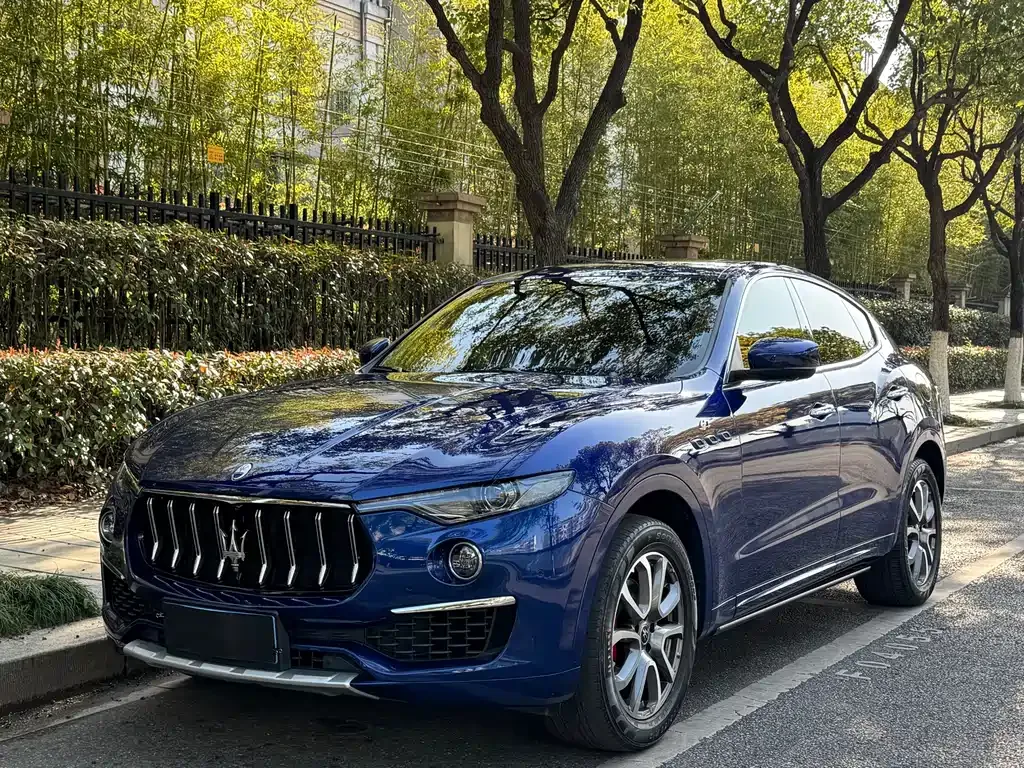 Maserati Levante — фото 1