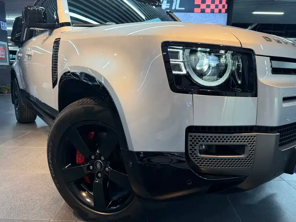 Land Rover Defender — фото 10
