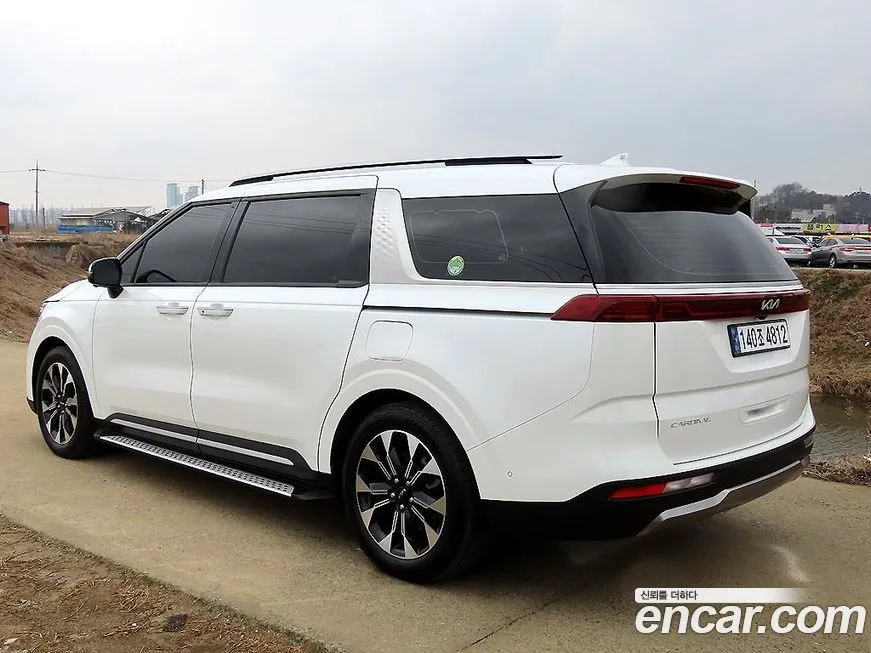 Kia Carnival — фото 10