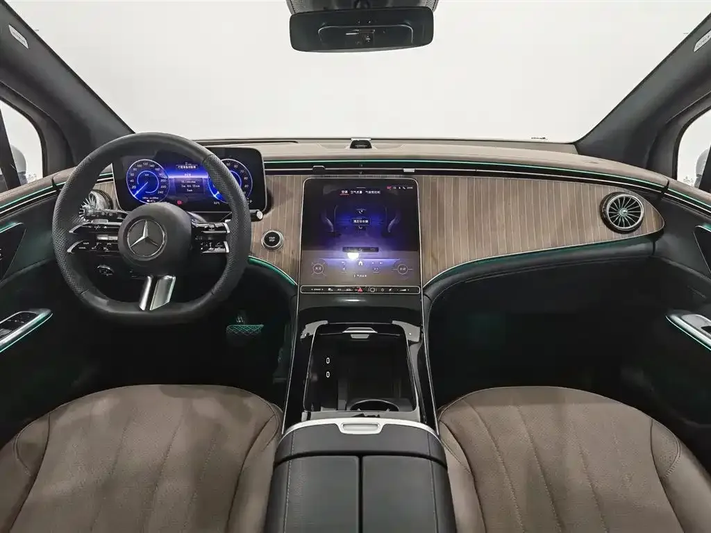 Mercedes-Benz EQE SUV — фото 4