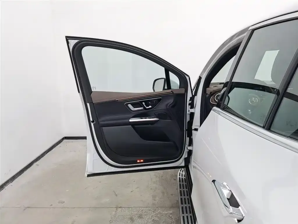 Mercedes-Benz EQE SUV — фото 3