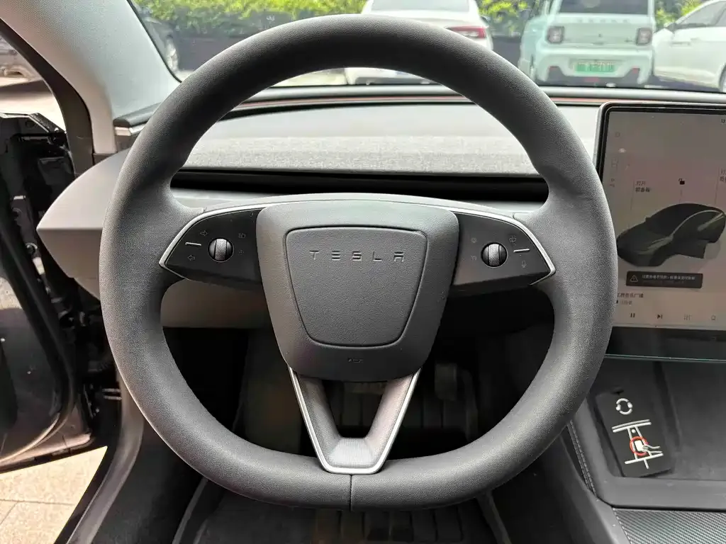 Tesla Model 3 — фото 3