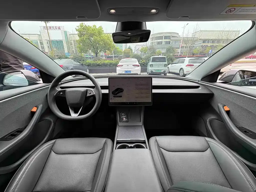 Tesla Model 3 — фото 4
