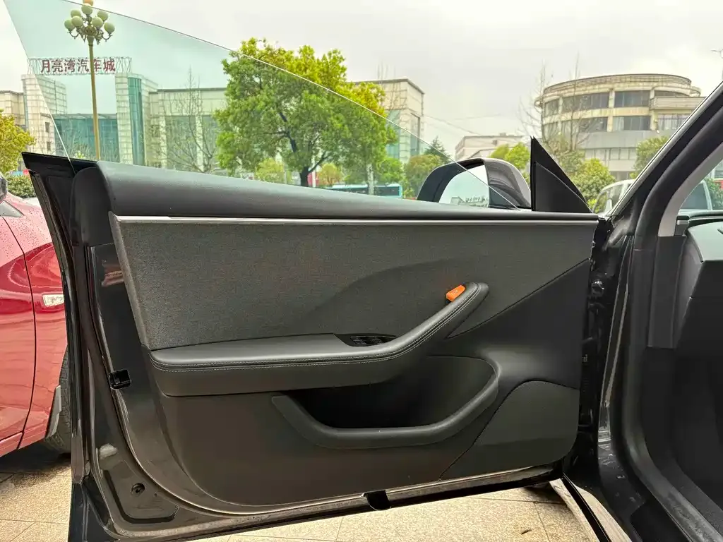 Tesla Model 3 — фото 2