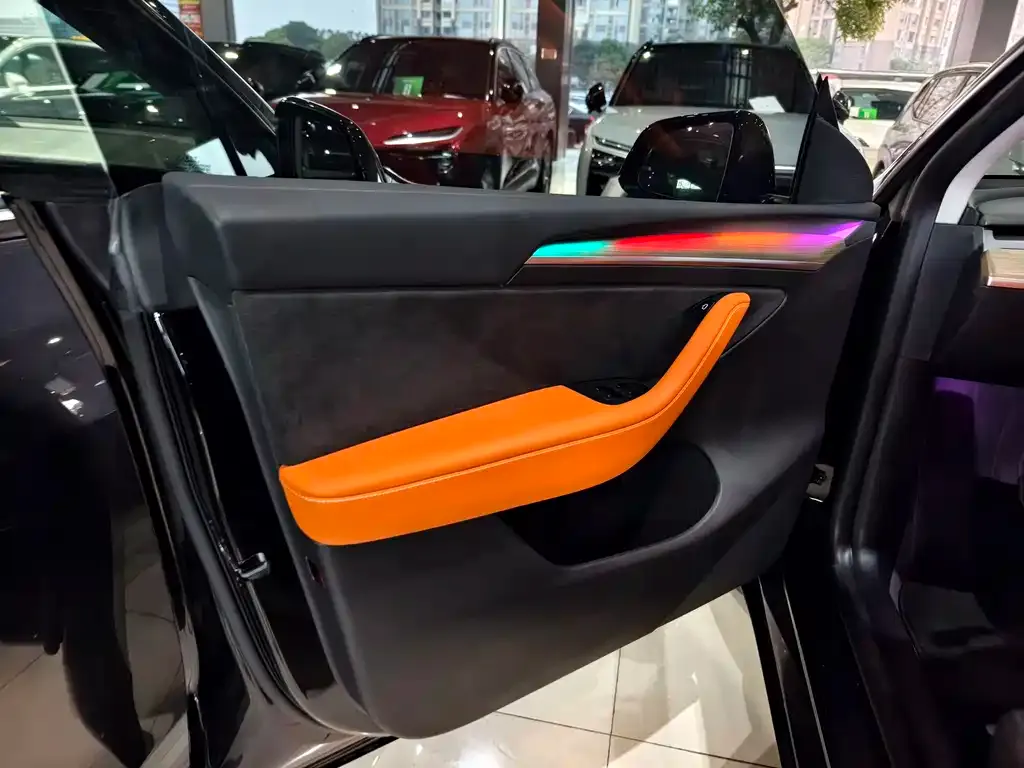 Tesla Model Y — фото 8