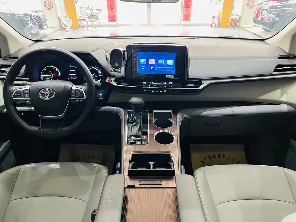 Toyota Granvia — фото 7