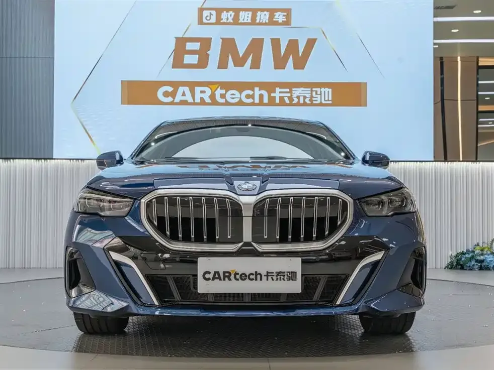 BMW 5 Series — фото 1