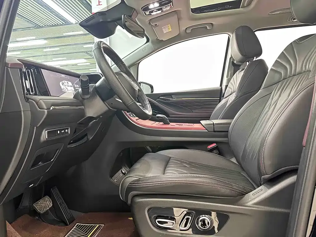 GAC Motor Trumpchi M8 — фото 10