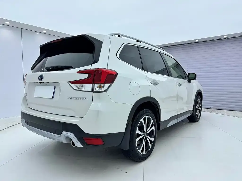 Subaru Forester — фото 7