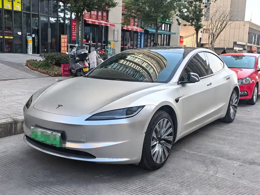 Tesla Model 3 — фото 1