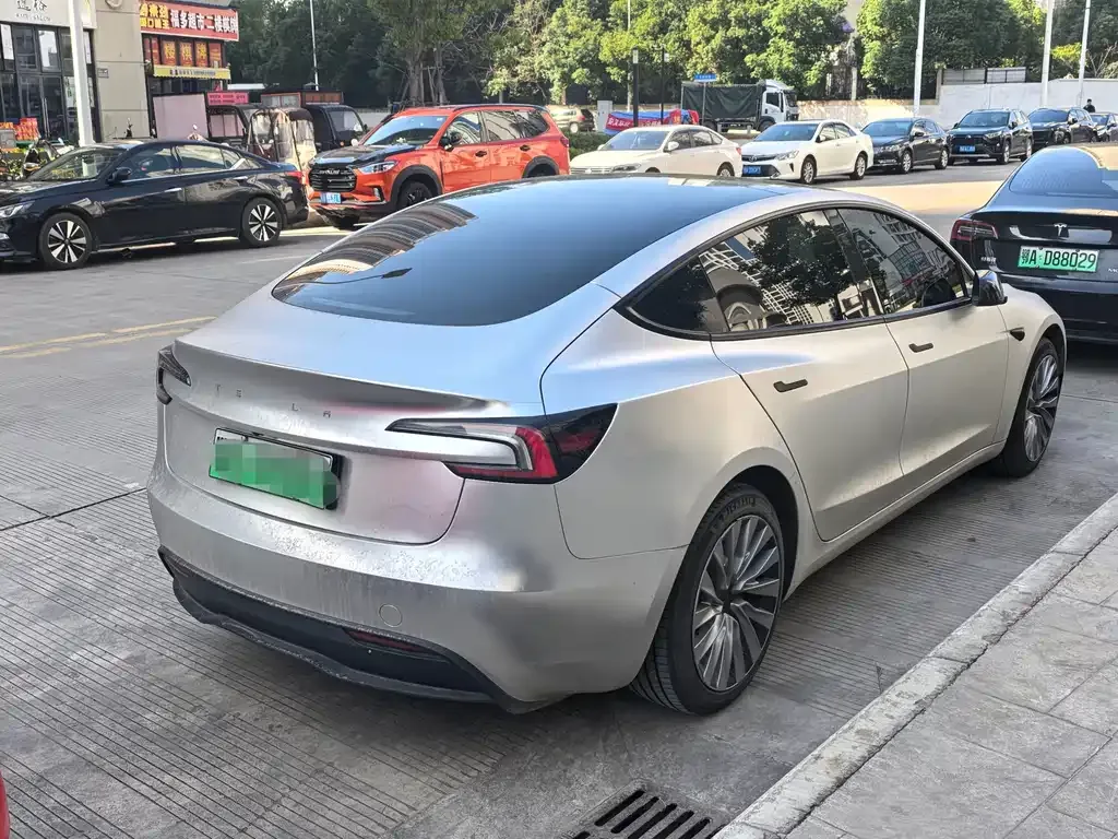 Tesla Model 3 — фото 5