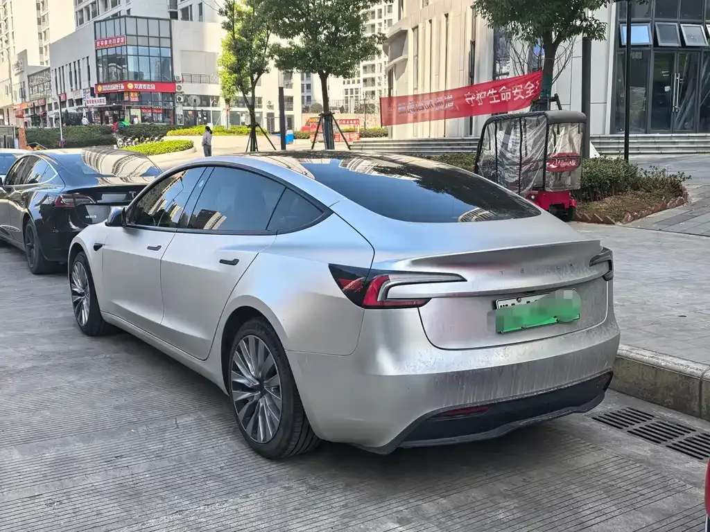 Tesla Model 3 — фото 3