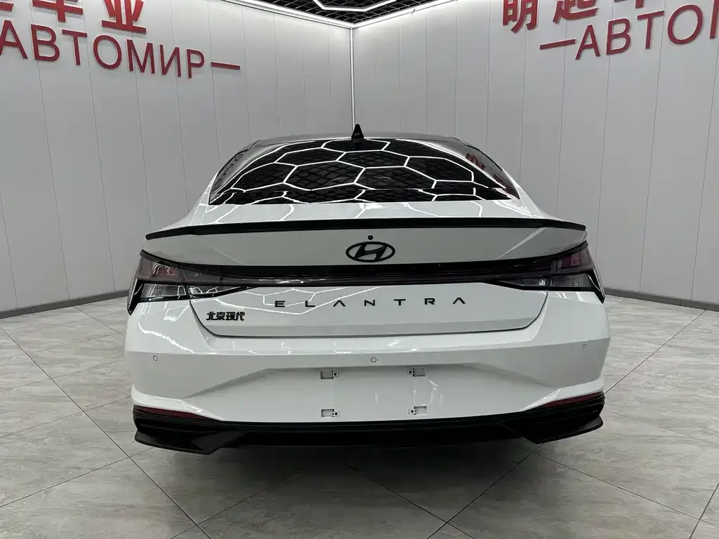 Hyundai Elantra — фото 10