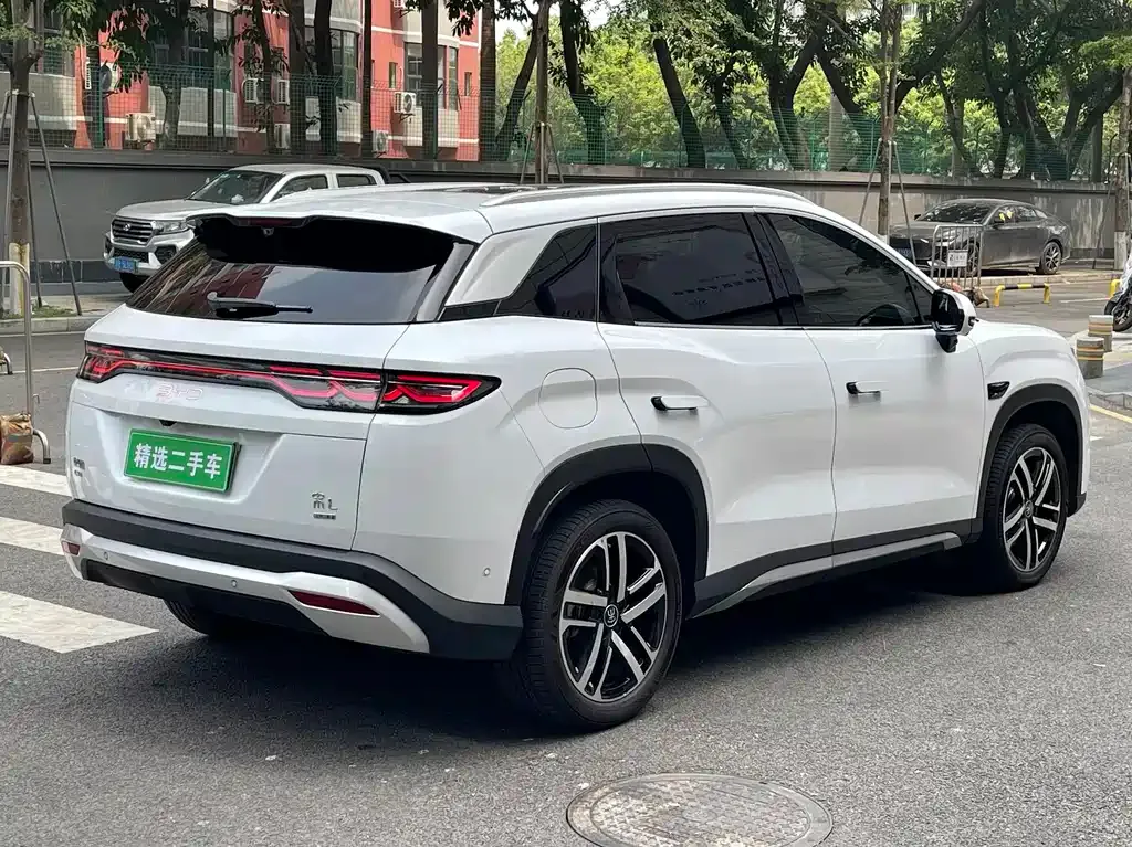 BYD L DM-i — фото 9