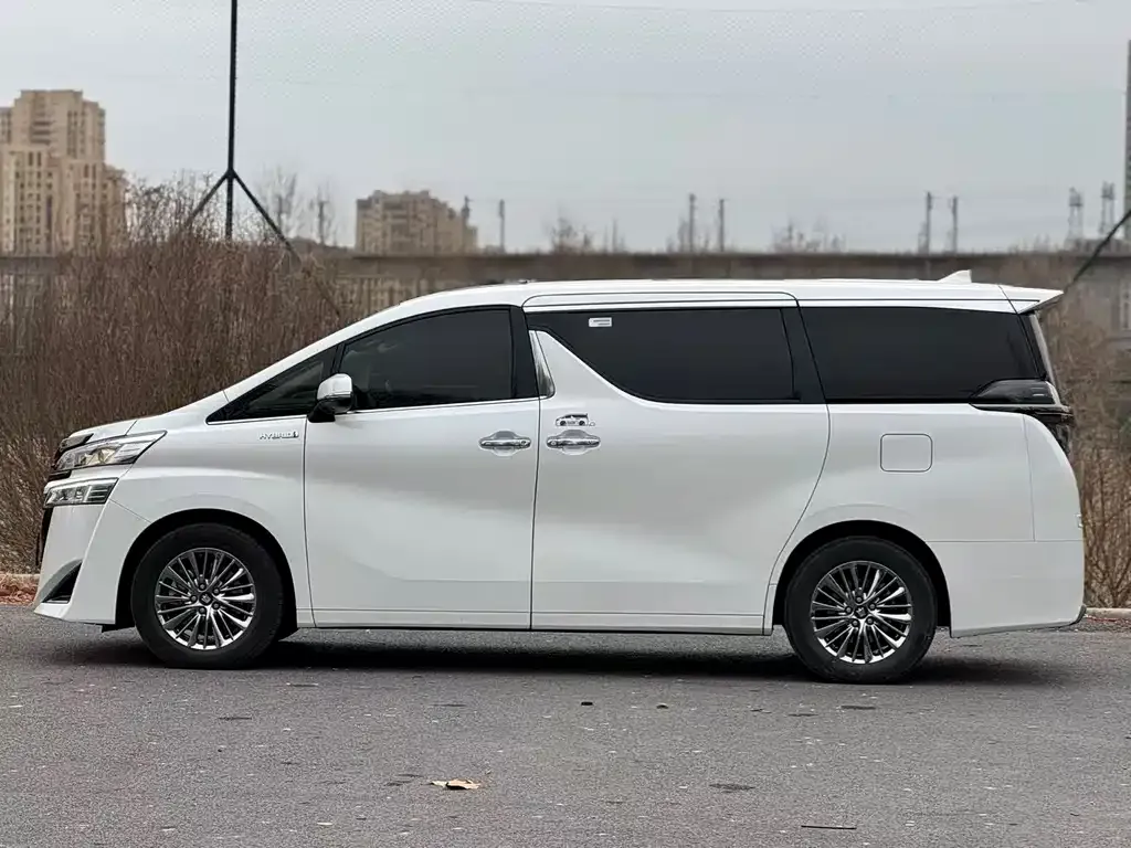 Toyota Vellfire — фото 10