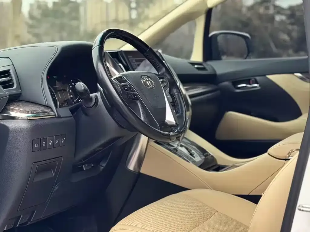 Toyota Vellfire — фото 2